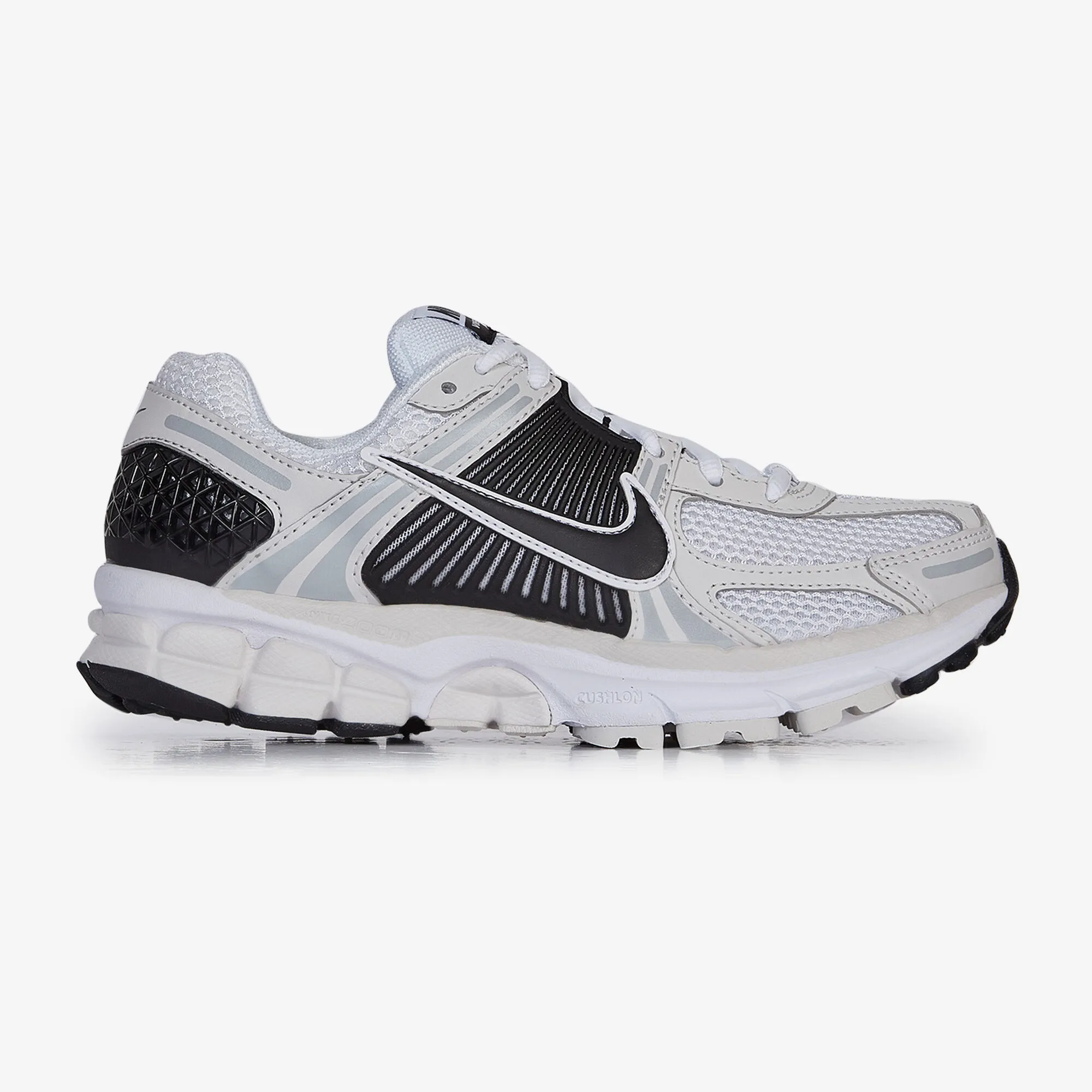 NIKE zoom vomero 5